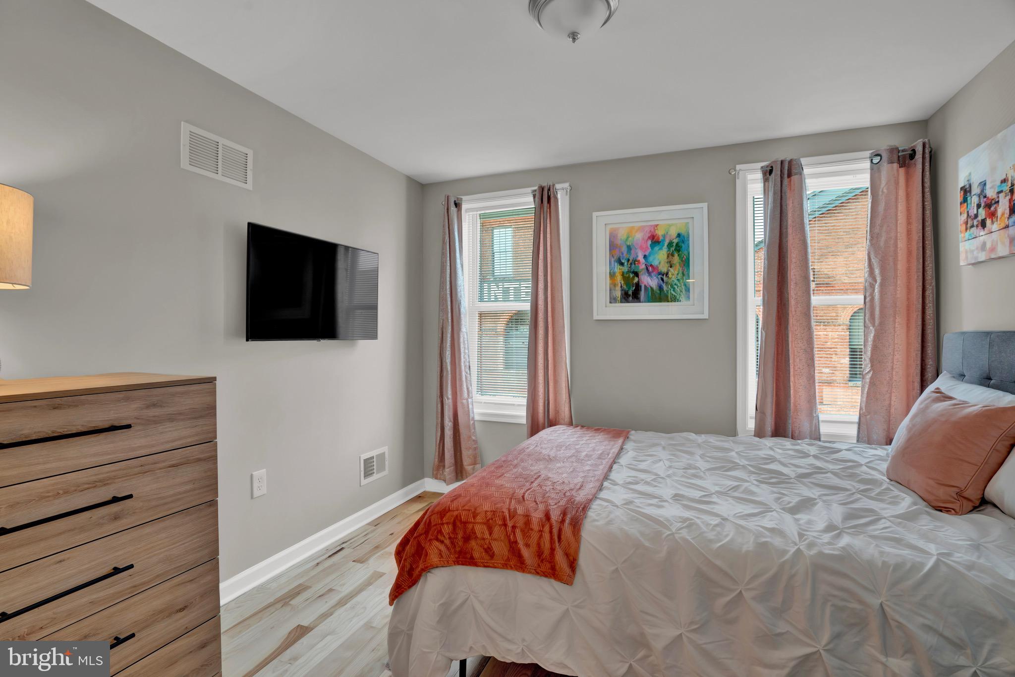 2111 East Chase Street Baltimore, MD 21213 - Photo 13 of 19 a bedroom with a bed and a television