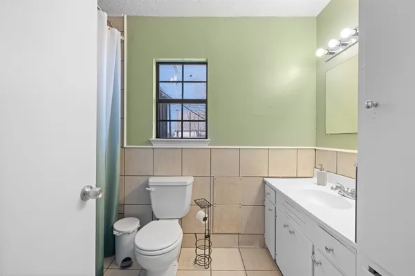 $345,000 | 1479 East Hempstead Street, Giddings, TX 78942