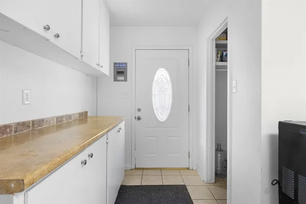 $345,000 | 1479 East Hempstead Street, Giddings, TX 78942