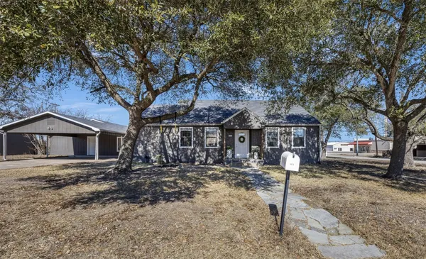 $345,000 | 1479 East Hempstead Street, Giddings, TX 78942