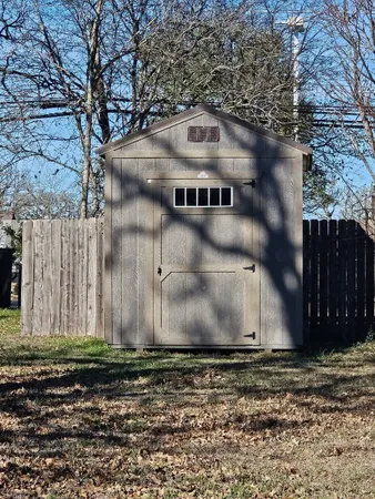 $345,000 | 1479 East Hempstead Street, Giddings, TX 78942