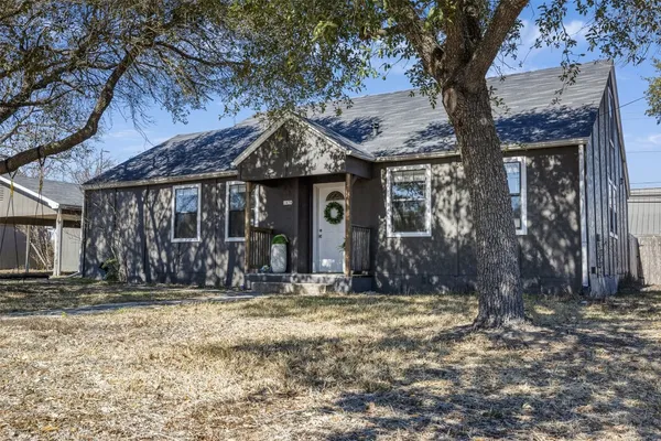 $345,000 | 1479 East Hempstead Street, Giddings, TX 78942