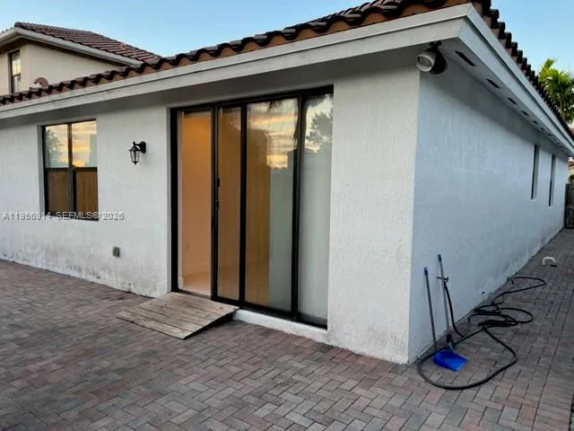 $4,900 | 9952 Northwest 10th Street, Unit 9952, Miami, FL 33172