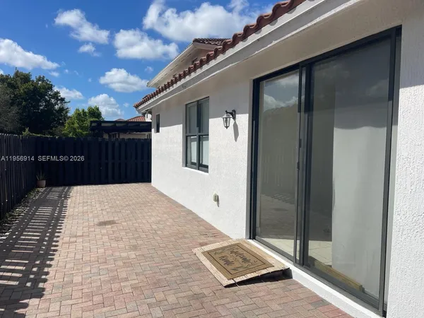 $4,800 | 9952 Northwest 10th Street, Unit 9952, Miami, FL 33172