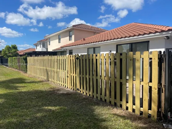 $4,800 | 9952 Northwest 10th Street, Unit 9952, Miami, FL 33172