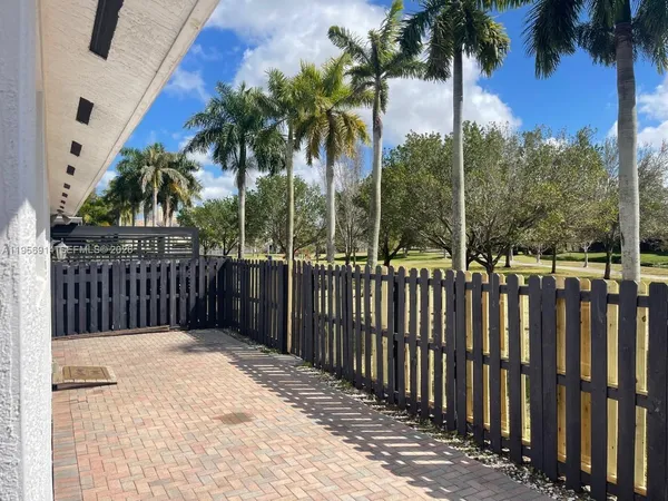 $4,800 | 9952 Northwest 10th Street, Unit 9952, Miami, FL 33172