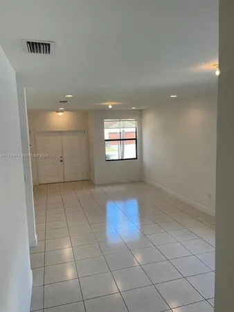 $4,800 | 9952 Northwest 10th Street, Unit 9952, Miami, FL 33172