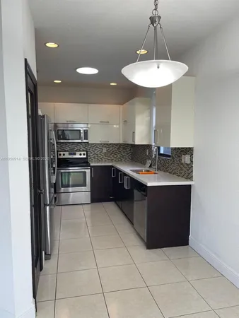 $4,800 | 9952 Northwest 10th Street, Unit 9952, Miami, FL 33172