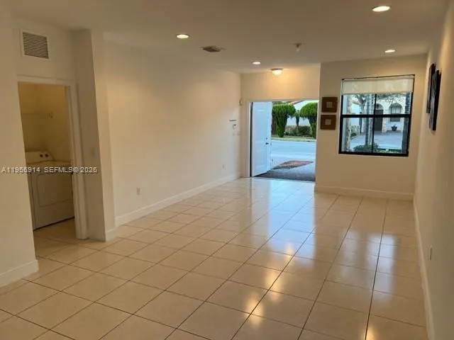 $4,900 | 9952 Northwest 10th Street, Unit 9952, Miami, FL 33172