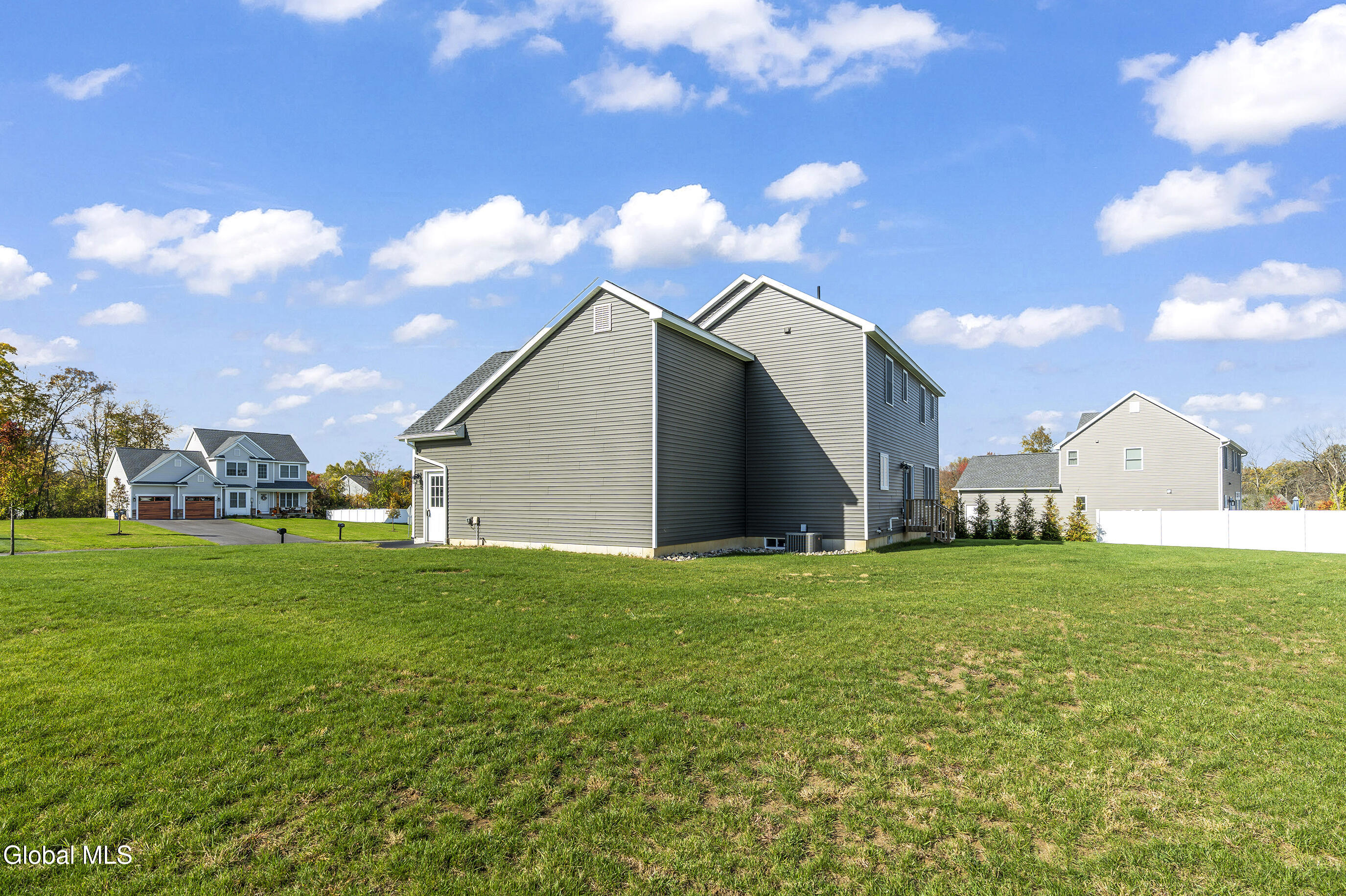 46 Mallory Way Ballston, NY 12019 - Photo 5 of 53 005-46-Mallory-Way-Ballston-Lake-NY-1201