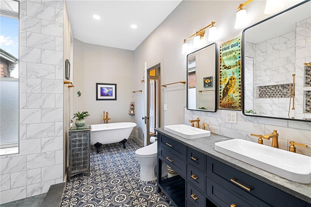 275 Main Street Pittsburgh, PA 15201 - Photo 18 of 50