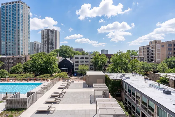 $225,000 | 555 West Cornelia Avenue, Unit 512, Chicago, IL 60657