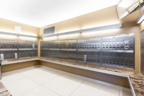 $225,000 | 555 West Cornelia Avenue, Unit 512, Chicago, IL 60657
