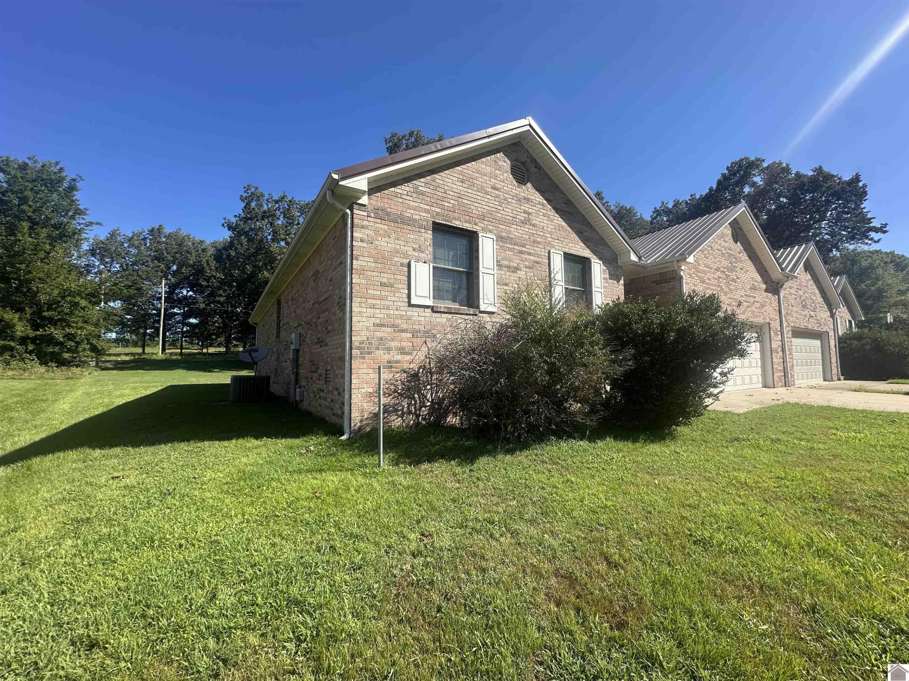 140-142 Springview Drive Paducah, KY 42003 - Photo 2 of 28 Photo 2
