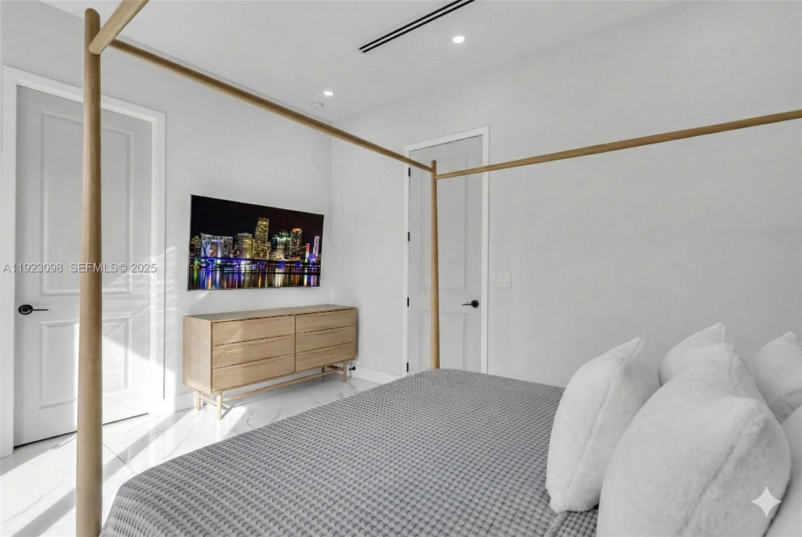 2260 East 9th Avenue Hialeah, FL 33013 - Photo 17 of 33