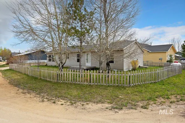 $249,000 | 932 5th Street West, Fairfield, ID 83327