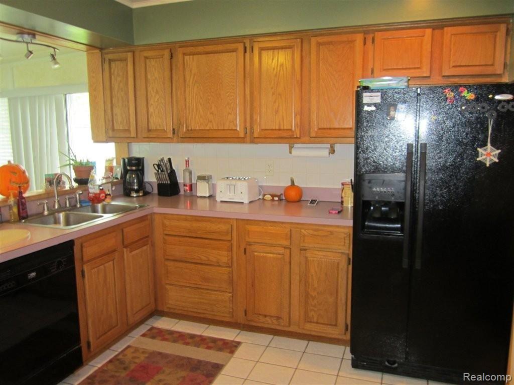 17460 Martin Road Roseville, MI 48066 - Photo 17 of 33 IMG_7953.JPG