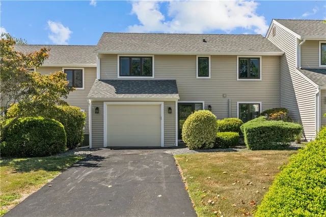 $474,900 | 6 Fox Run, Portsmouth, RI 02871