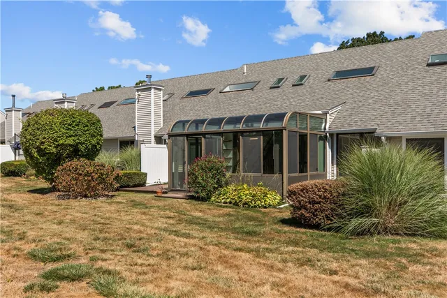 $474,900 | 6 Fox Run, Portsmouth, RI 02871
