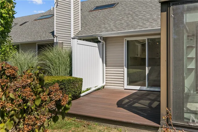 $474,900 | 6 Fox Run, Portsmouth, RI 02871