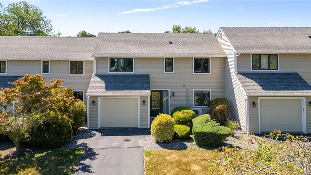 $474,900 | 6 Fox Run, Portsmouth, RI 02871