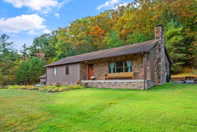 a view of a house with a yard