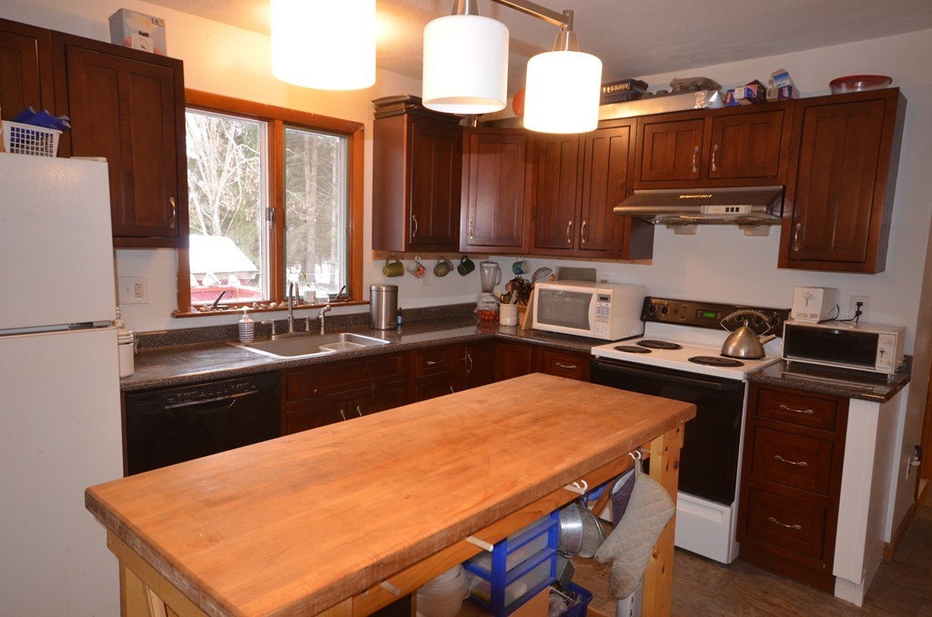 61 Plumtree Road Sunderland, MA 01375 - Photo 9 of 19