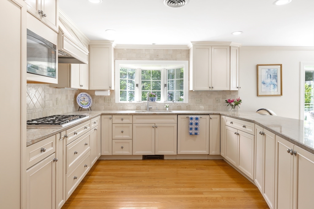 212 Broad Meadow Road Needham, MA 02492 - Photo 7 of 33