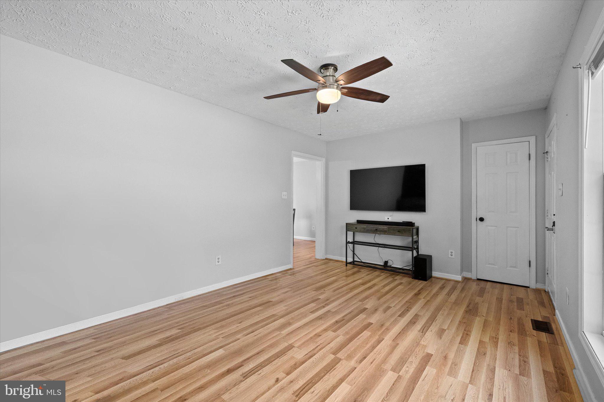 252 Evergreen Road Louisa, VA 23093 - Photo 10 of 39 living room