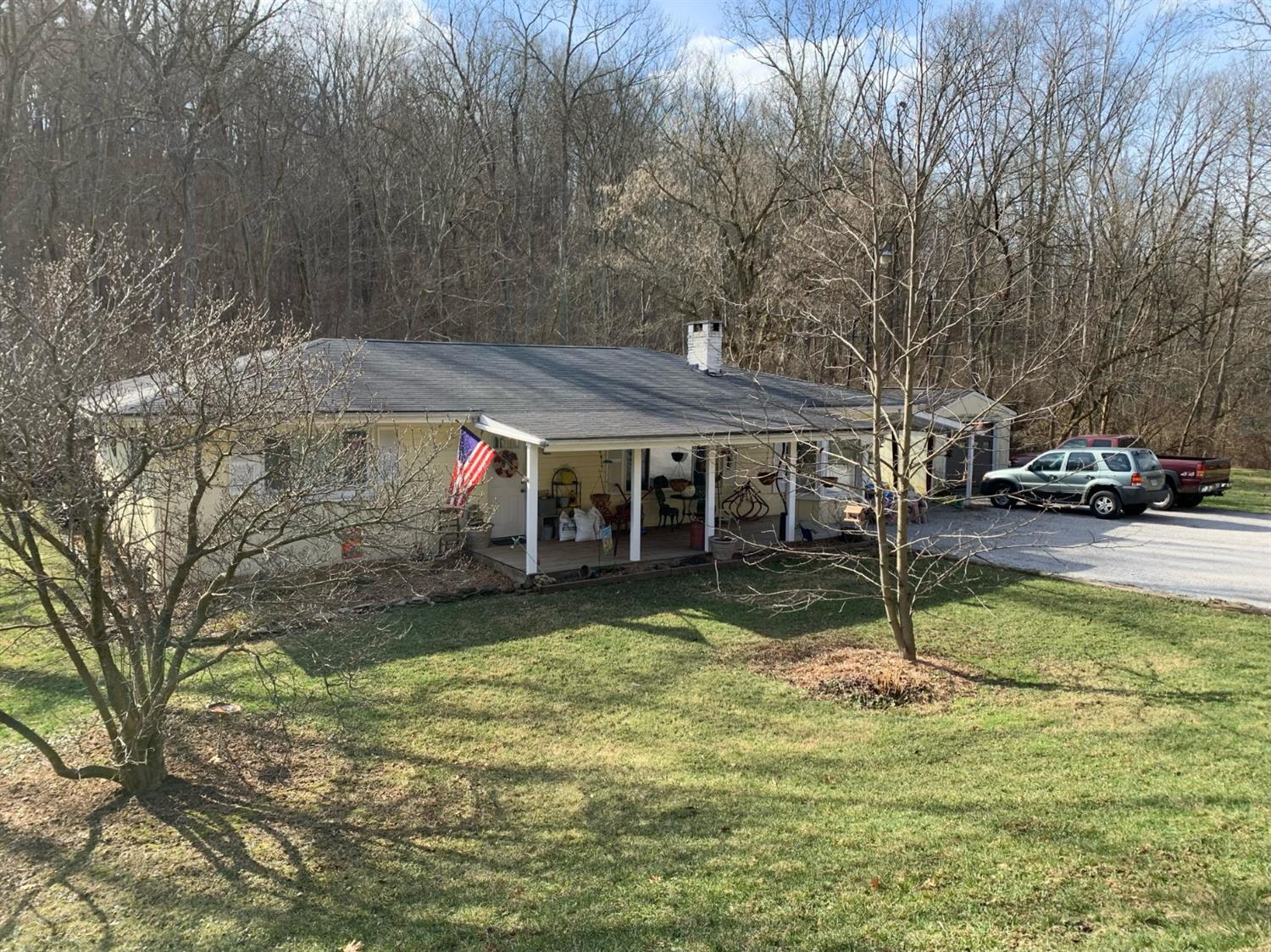 577 Locust Corner Road Cincinnati, OH 45245 - Photo 1 of 23 Gallery Image 1