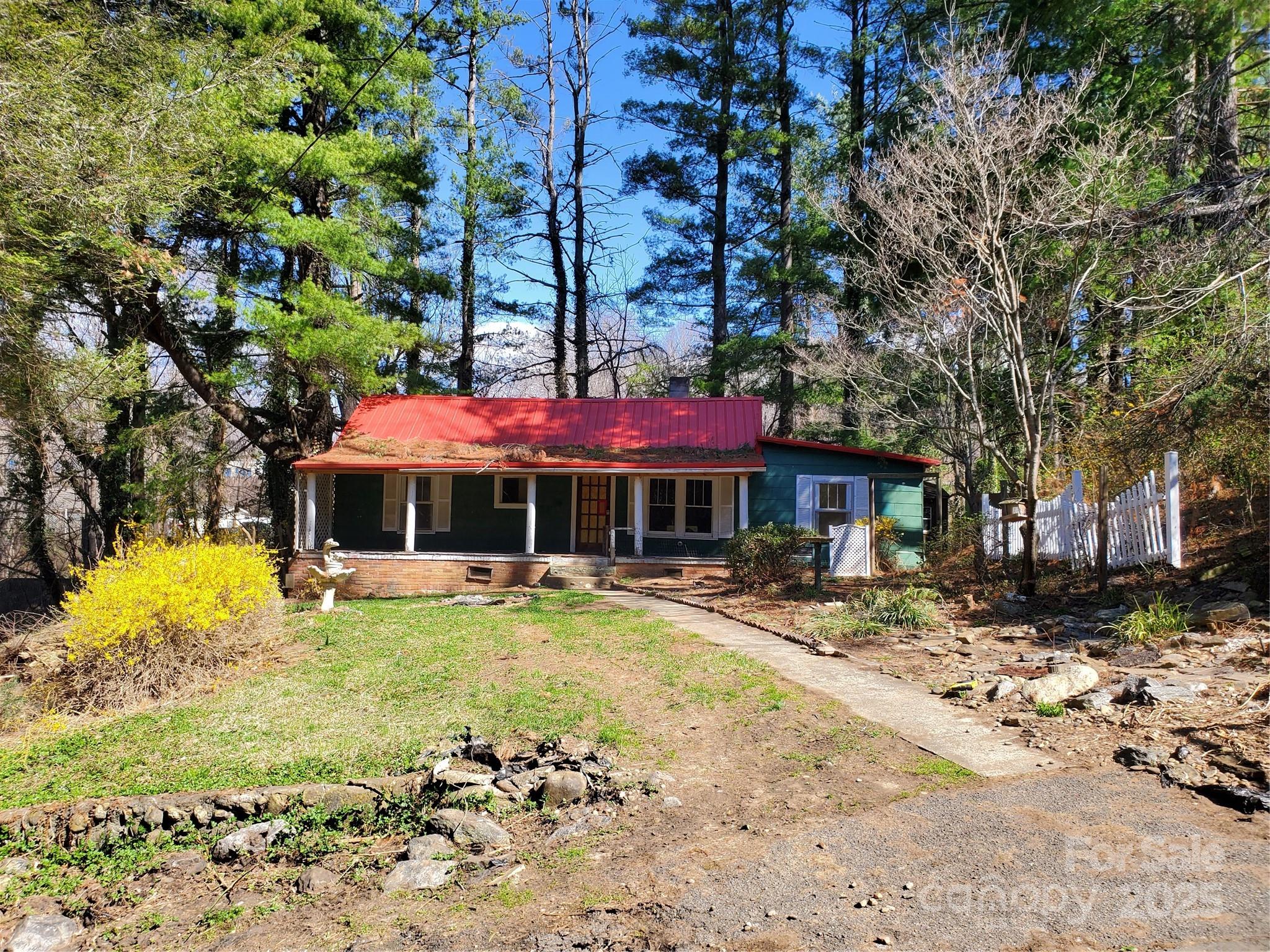 28 Plemmons Street Canton, NC 28716 - Photo 15 of 27