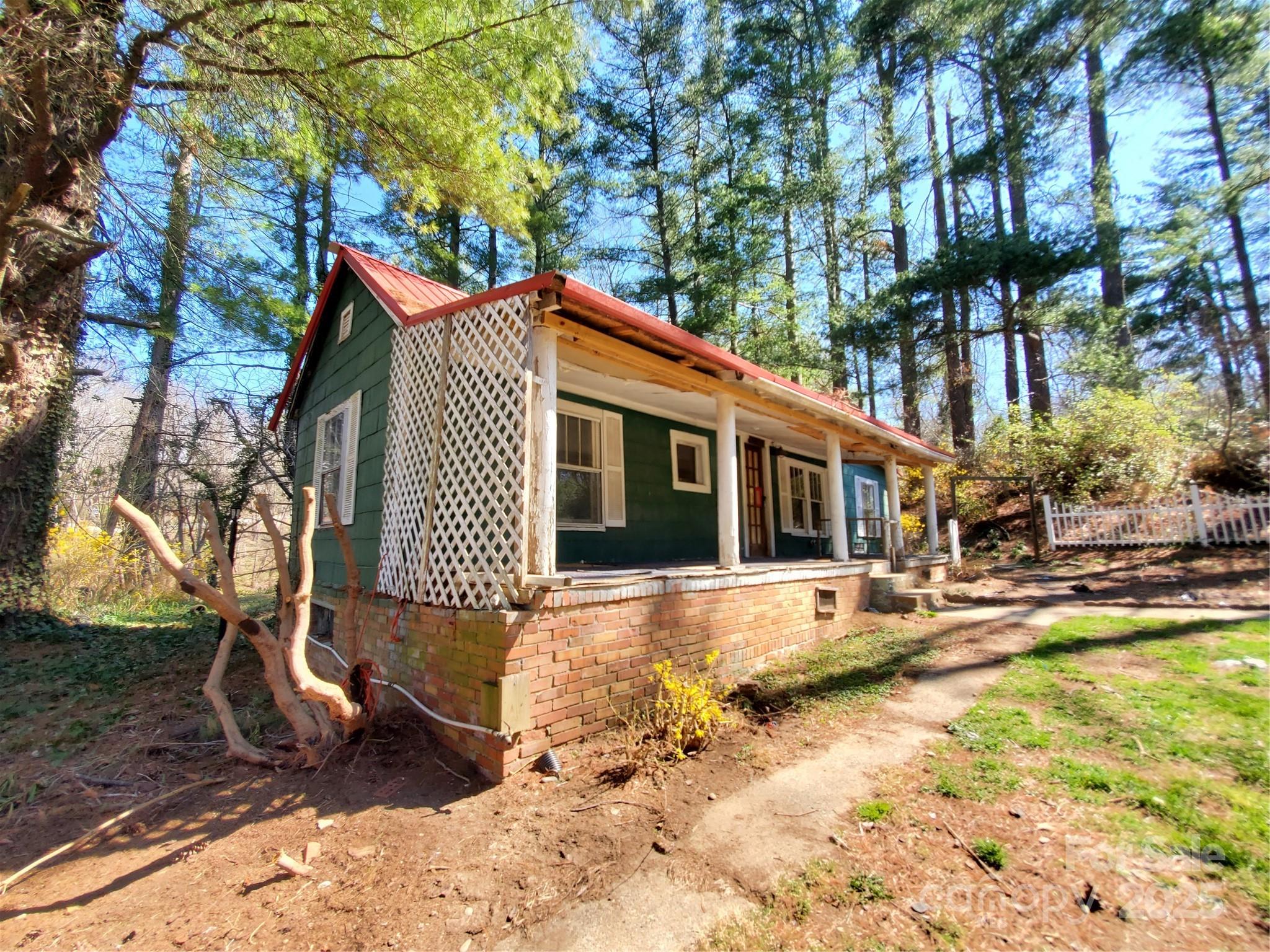 28 Plemmons Street Canton, NC 28716 - Photo 3 of 27