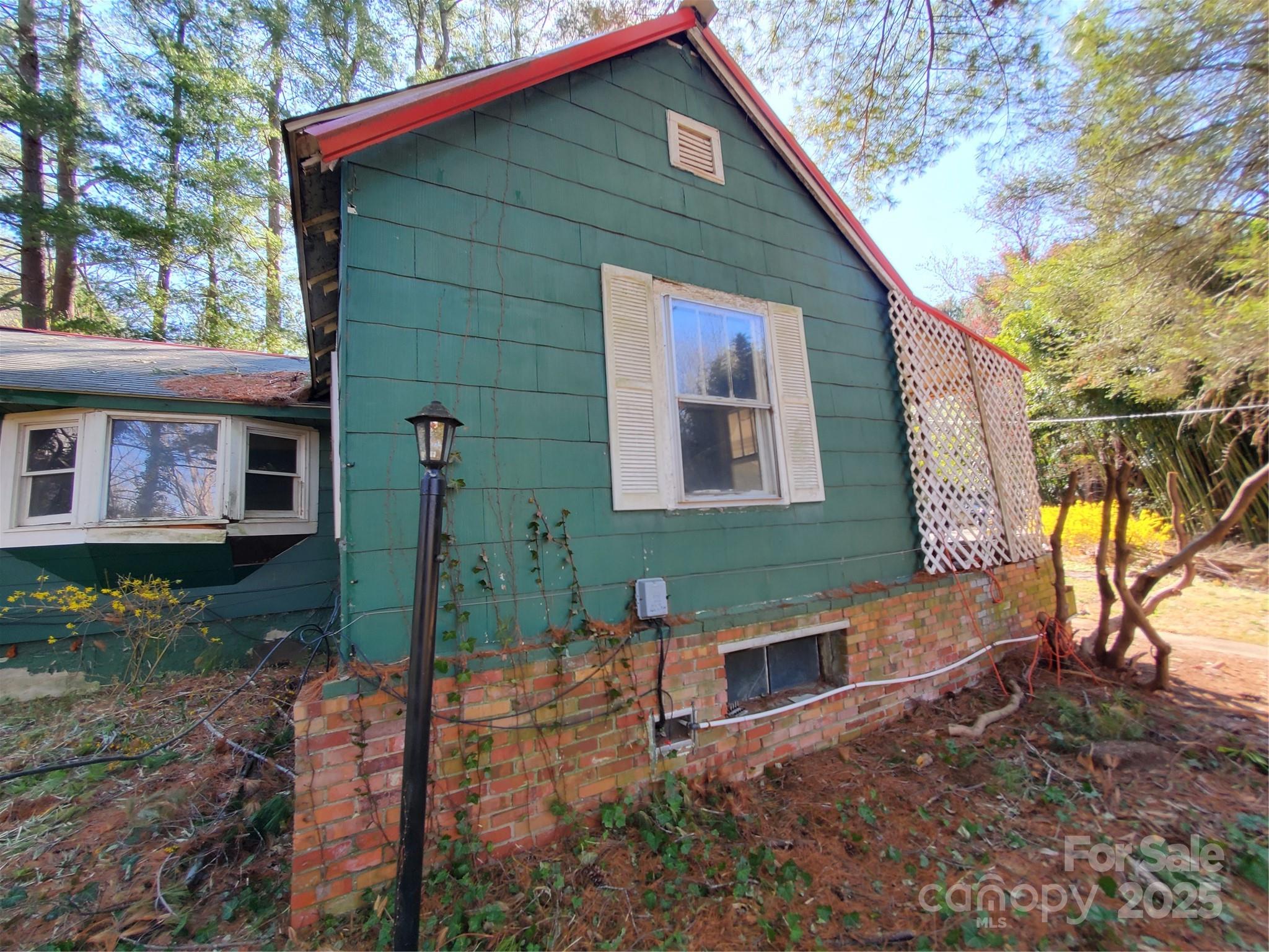 28 Plemmons Street Canton, NC 28716 - Photo 4 of 27