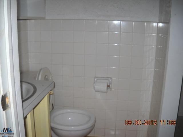 3280 Shannon Road Burton, MI 48529 - Photo 6 of 8 31122939-5.JPG