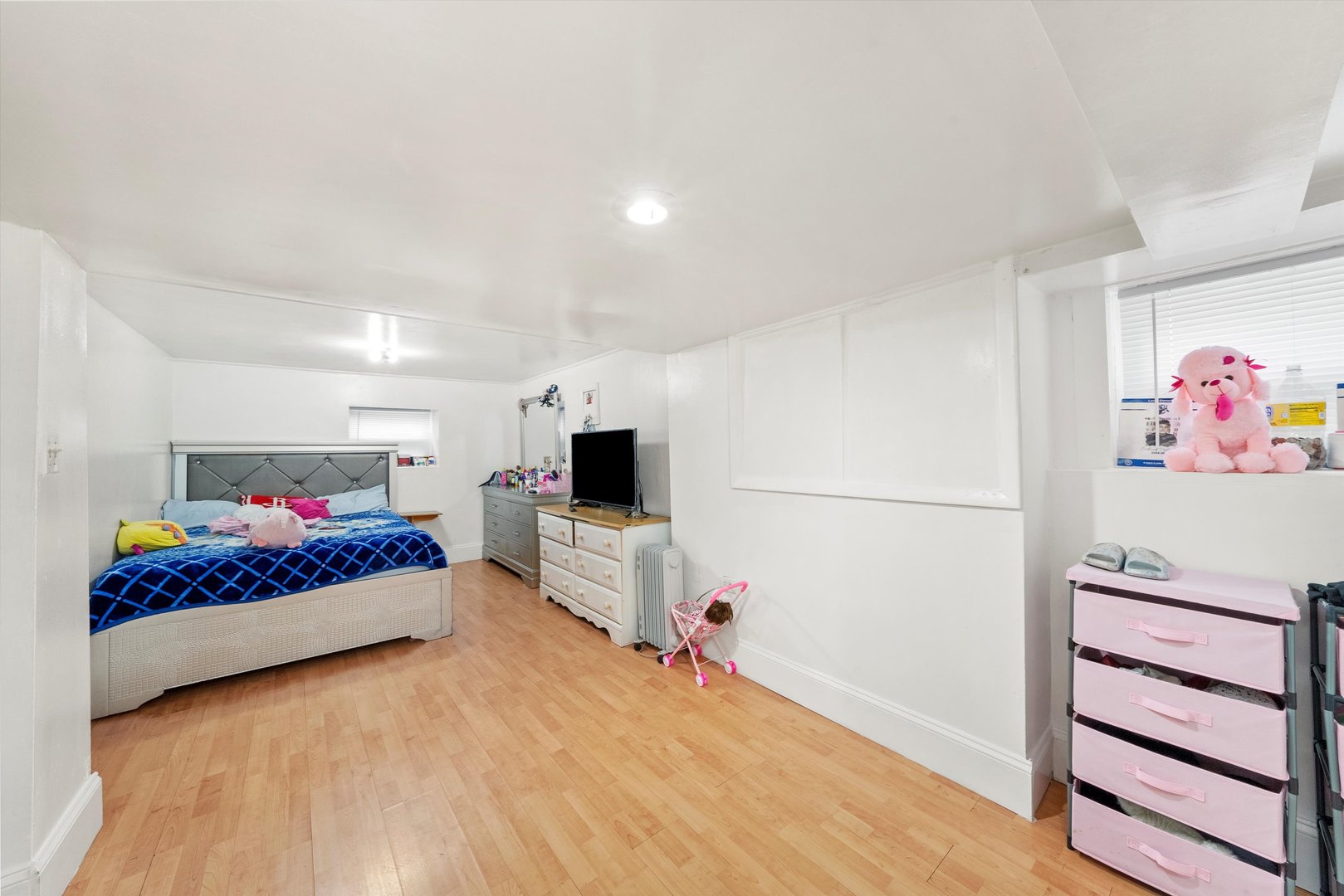 4100 West George Street Chicago, IL 60641 - Photo 32 of 49 a living room with furniture and a flat screen tv