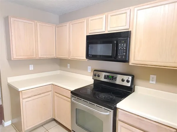 $2,200 | 1213 Beatty Drive, Cedar Hill, TX 75104