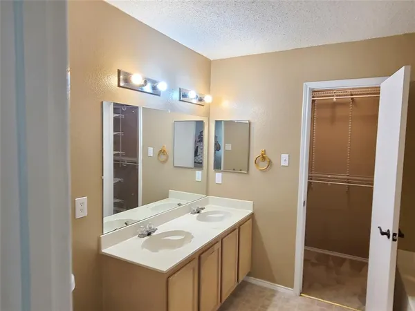 $2,200 | 1213 Beatty Drive, Cedar Hill, TX 75104