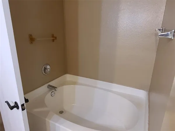 $2,200 | 1213 Beatty Drive, Cedar Hill, TX 75104