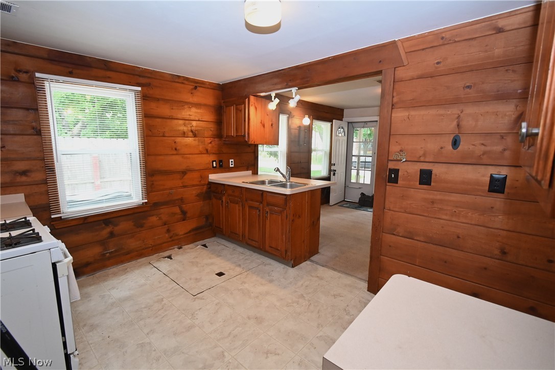 1714 Randall Road Cleveland, OH 44113 - Photo 8 of 17 Gallery Image 8