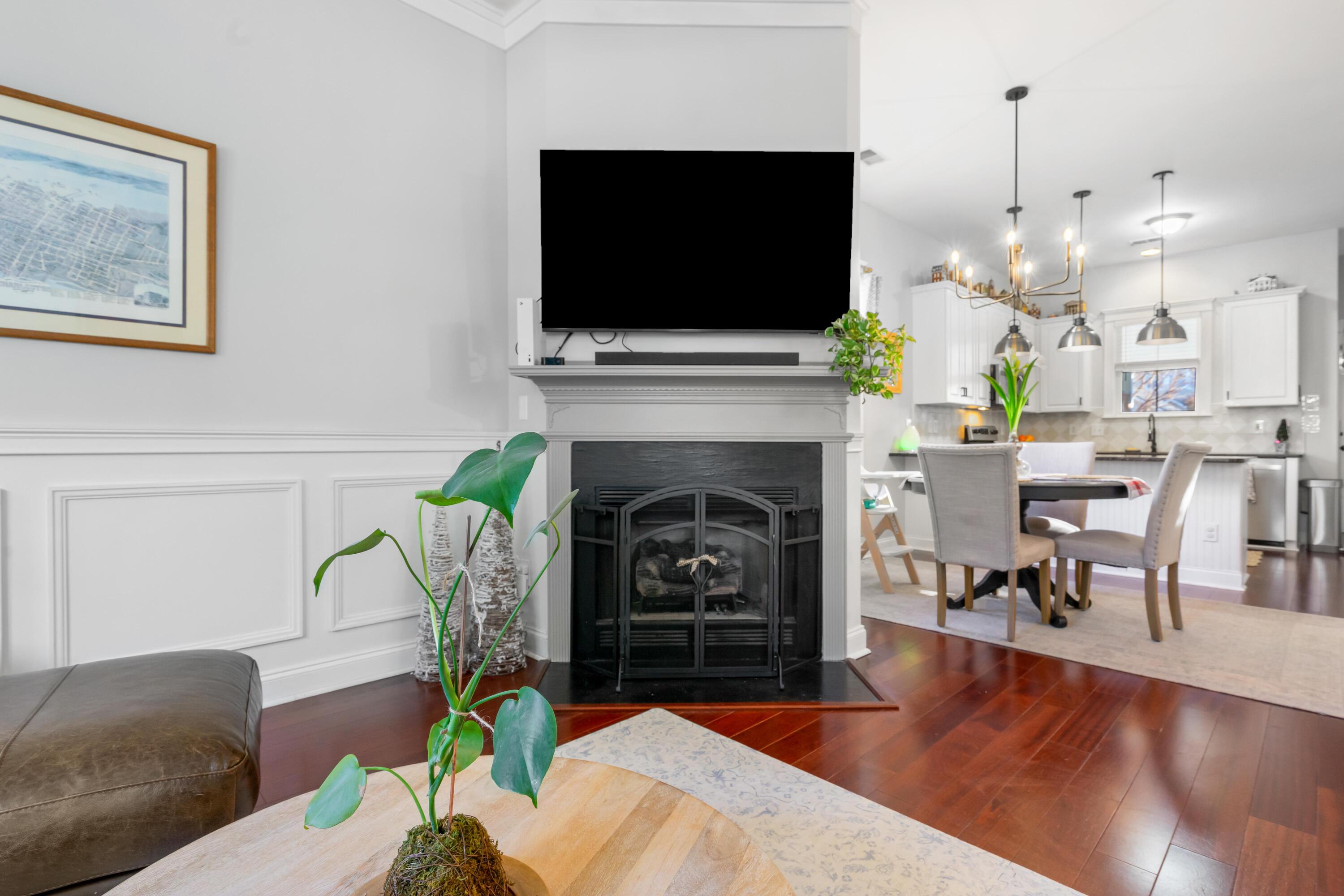 317 Hydrangea Street Summerville, SC 29483 - Photo 4 of 54 DSC02734