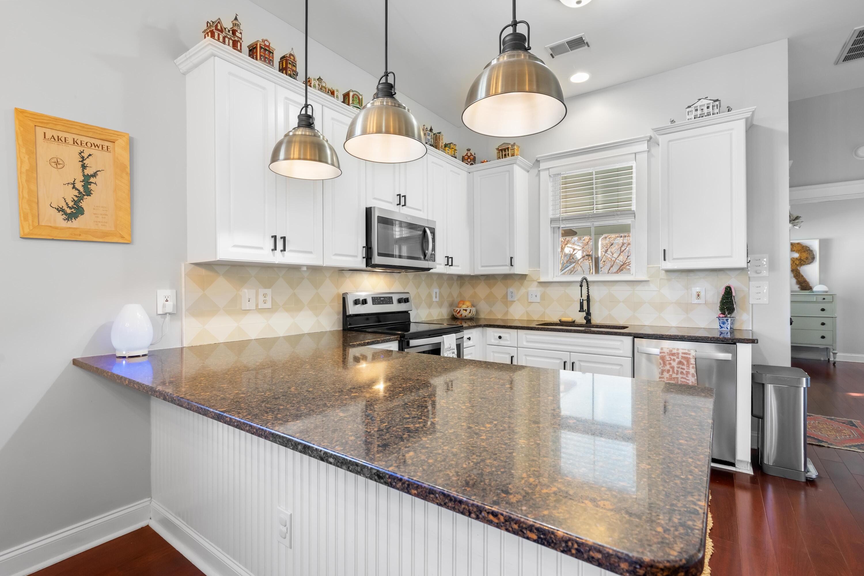 317 Hydrangea Street Summerville, SC 29483 - Photo 5 of 54 DSC02620