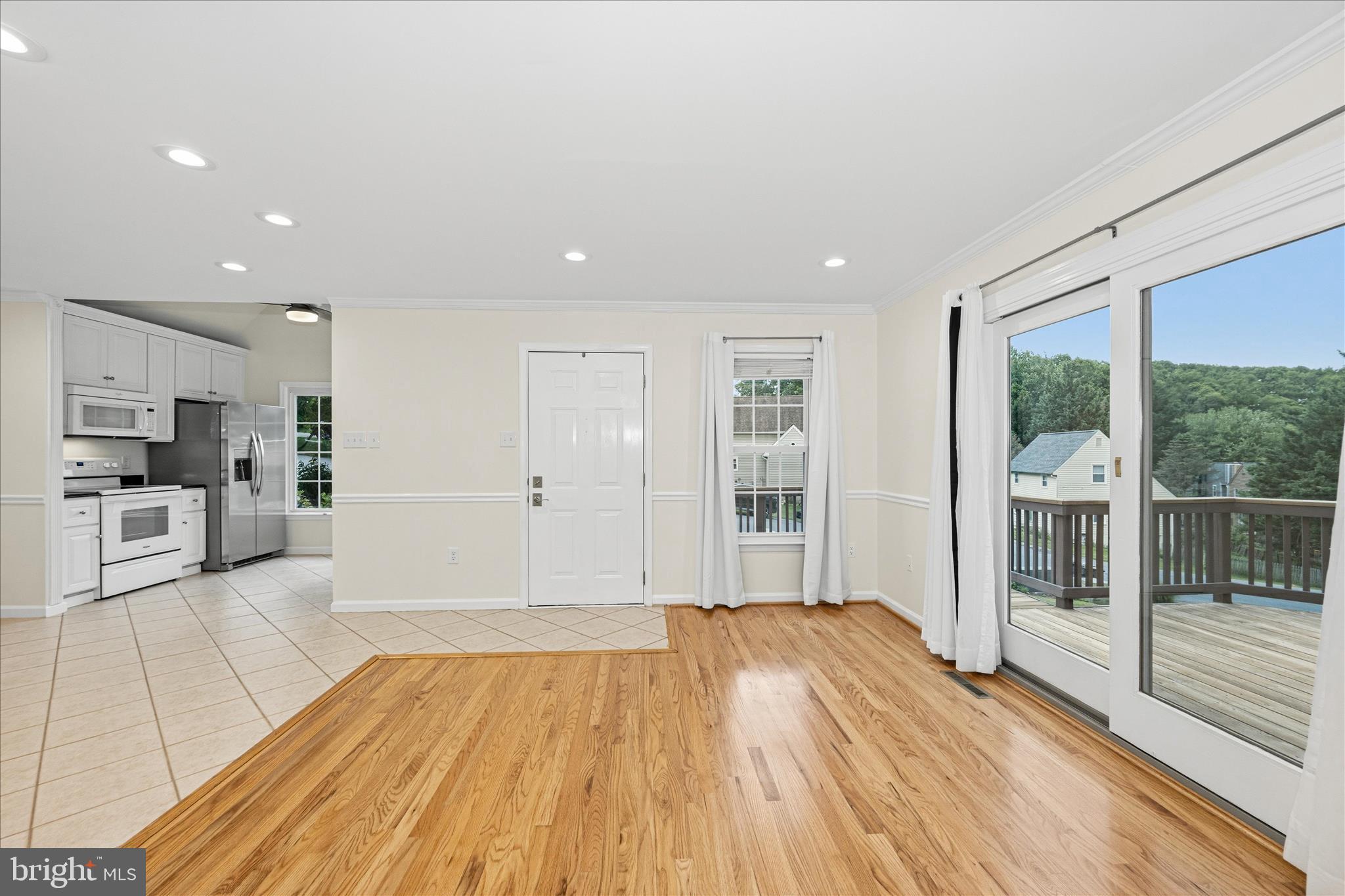 6596 East Lakeridge Road New Market, MD 21774 - Photo 24 of 131 Living Room