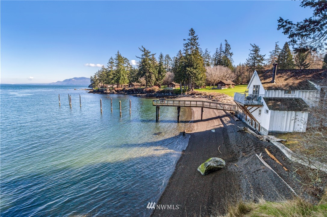 416 Lonesome Cove Road Friday Harbor, WA 98250 - Photo 6 of 40 a view of a balcony with wooden floor