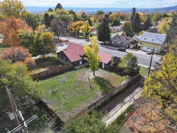 a view of a back yard of the house