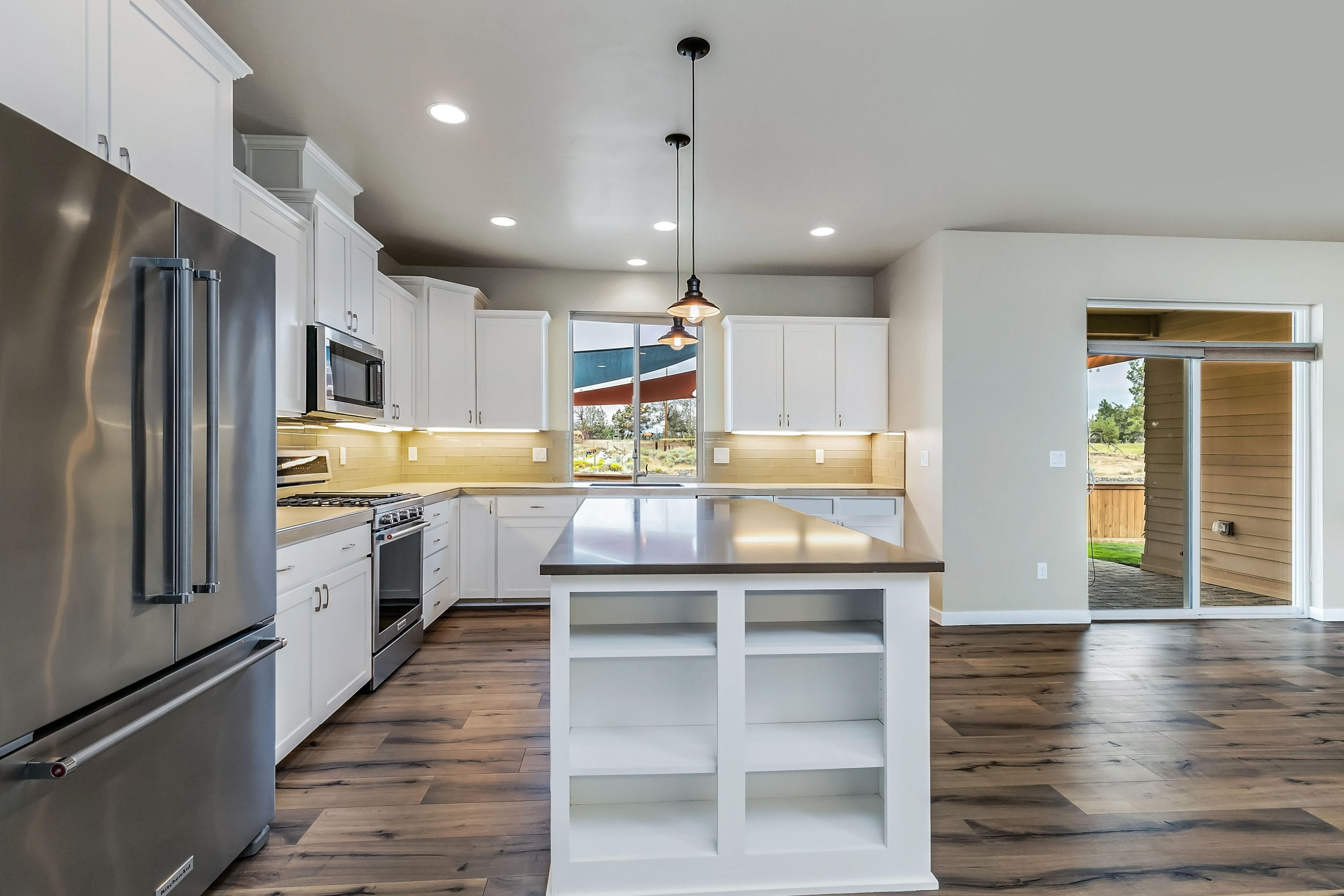 3443 Southwest 47th Street Redmond, OR 97756 - Photo 4 of 21 04