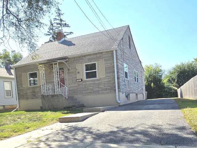 a view of a house with a yard
