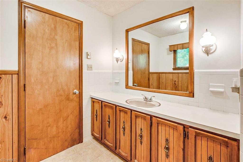 1896 Spero Road Asheboro, NC 27205 - Photo 13 of 29 Master bath, ceramic floor