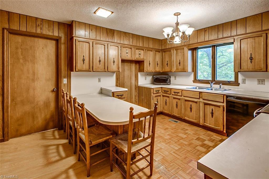 1896 Spero Road Asheboro, NC 27205 - Photo 5 of 29 Kitchen has eat-at bar