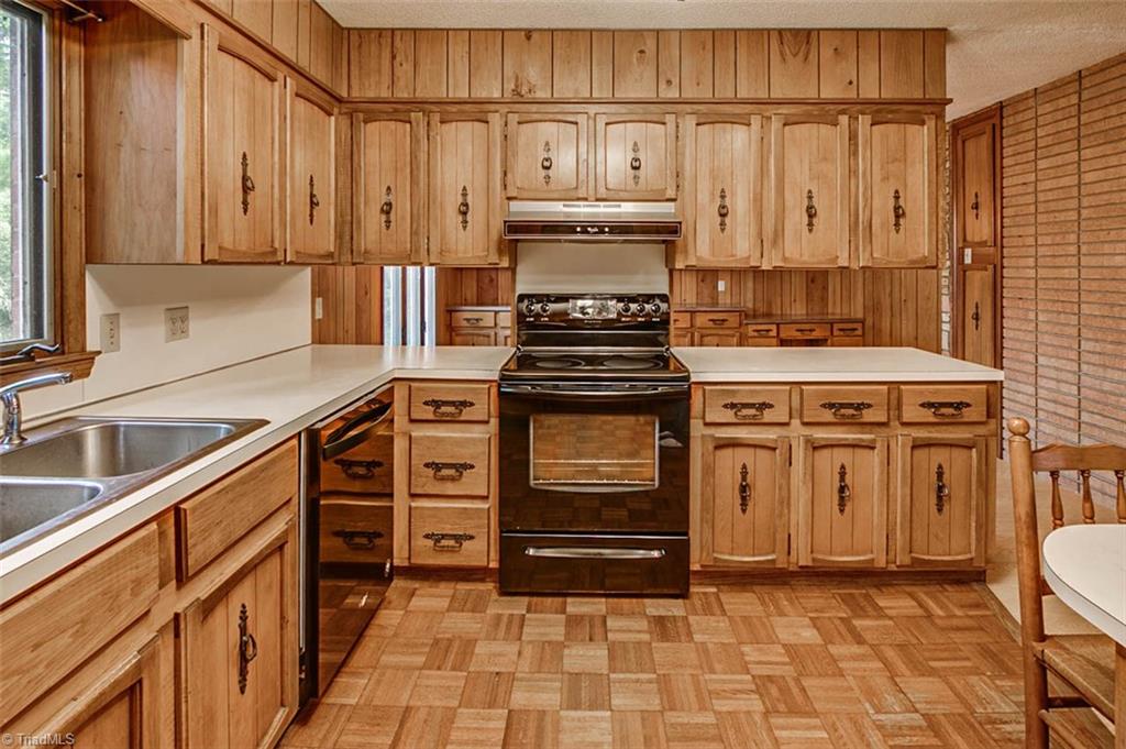 1896 Spero Road Asheboro, NC 27205 - Photo 6 of 29 Kitchen, parquet floor