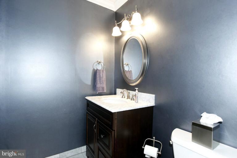 2042 Golf Course Drive Reston, VA 20191 - Photo 4 of 29 Powder Room